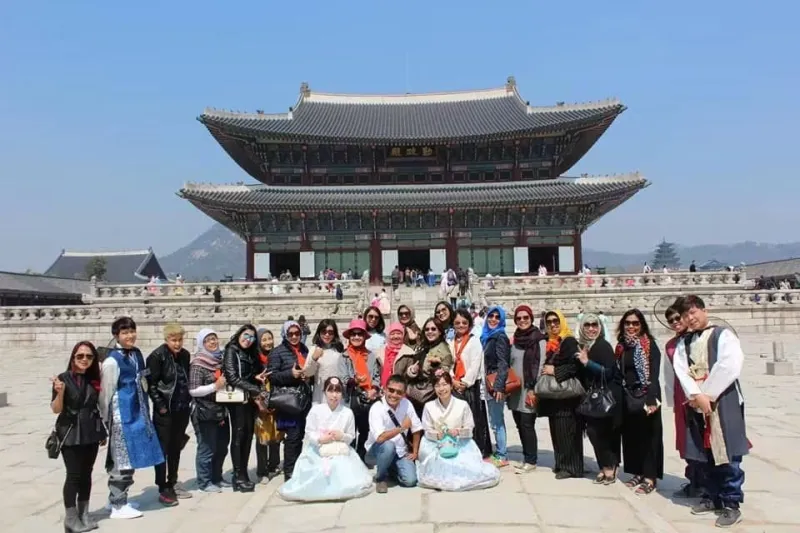 6D BEAUTY OF KOREA HALAL TOUR  by Garuda Indonesia